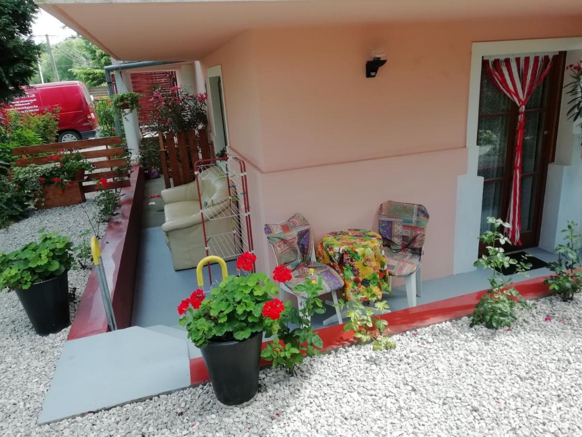Ilona Kis Kastély Panzió Keszthely Exterior foto